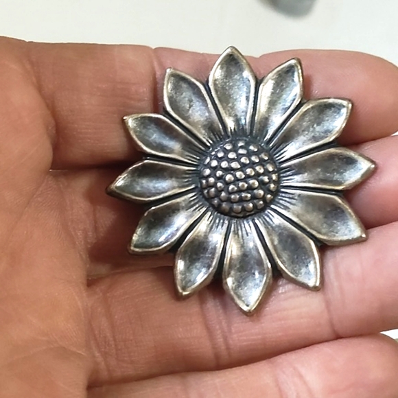 VINTAGE LOT OF FOUR SILVER-TONE 1 - 2" SCARF CLIPS - Picture 4 of 12